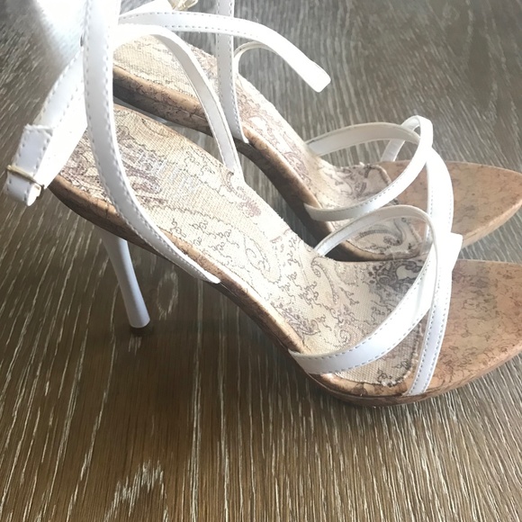 Cathy by Cathy Jean Strappy White & Cork Leather Heels Sz 7 - Picture 4 of 9